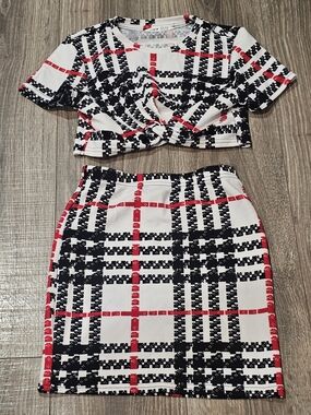 SHEIN Outfit Set Size 10 Black, White & Red Plaid Two-Piece Crop Set